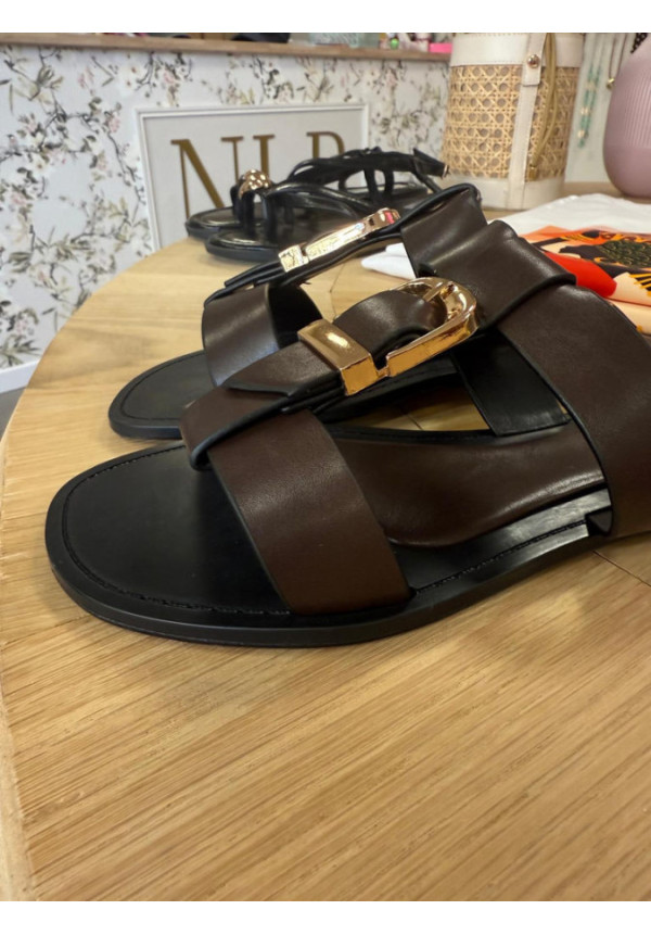 SANDALIA MARRON HEBILLA 52581