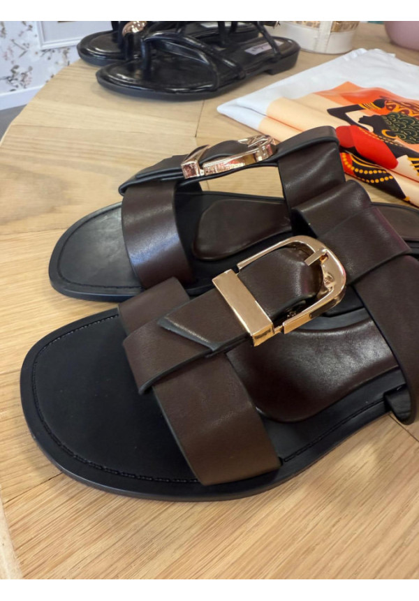 SANDALIA MARRON HEBILLA 52581