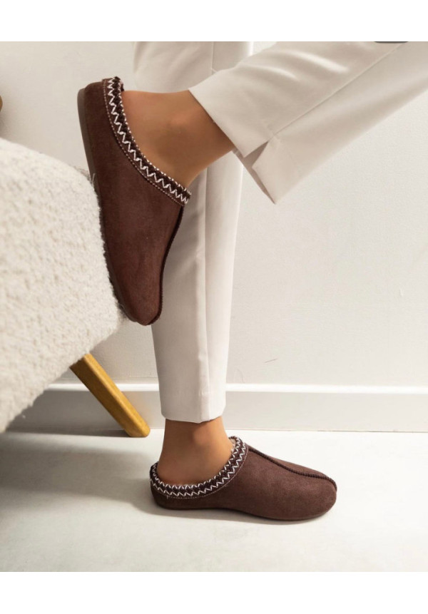 ZUECOS CHOCOLATE BORDADO BLANCO 3598