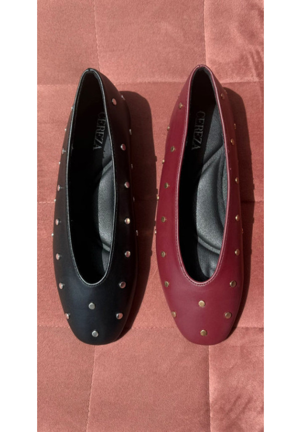 MANOLETINAS TACHUELAS NEGRAS 646