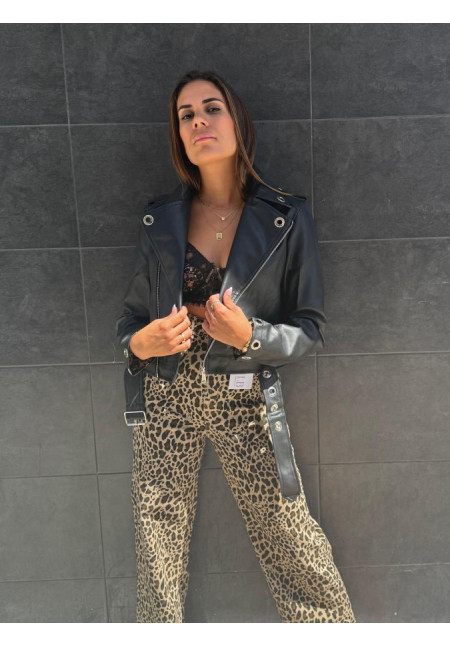 CHAQUETA POLIPIEL TACHUELAS NEGRA 23021