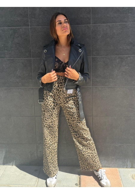 CHAQUETA POLIPIEL TACHUELAS NEGRA 23021