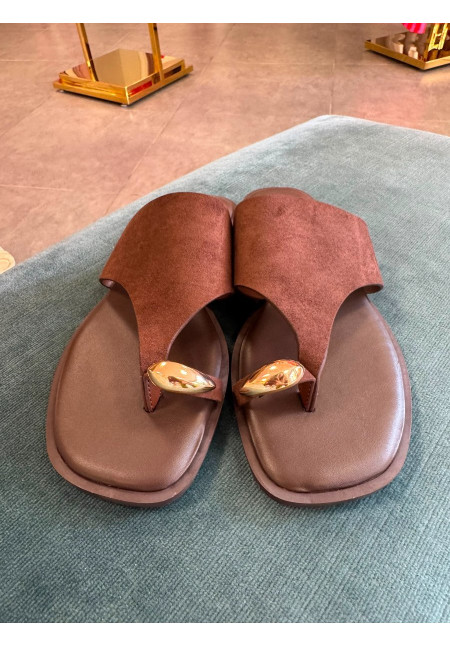 SANDALIA MARRON DEDO 5681