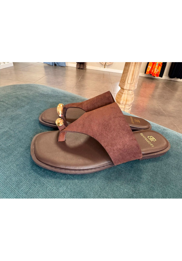 SANDALIA MARRON DEDO 5681