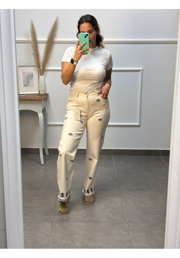 PANTALON BEIGE CON BORDADO AZUL MARINO